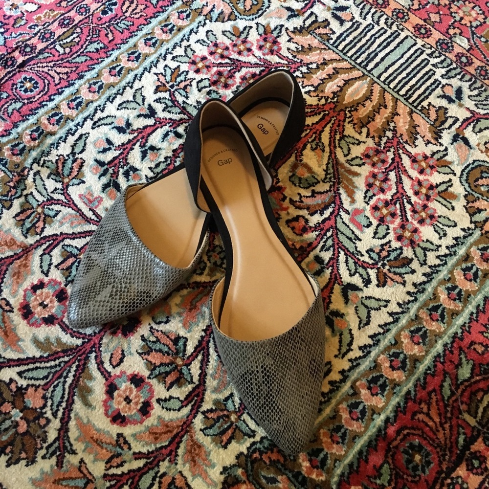 GAP size 9 D'orsay flats NWOT