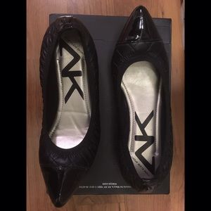 Nearly New Anne Klein black quilted flats
