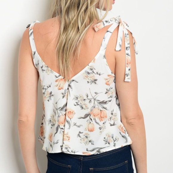 •Ivory Floral Top• - Picture 2 of 2