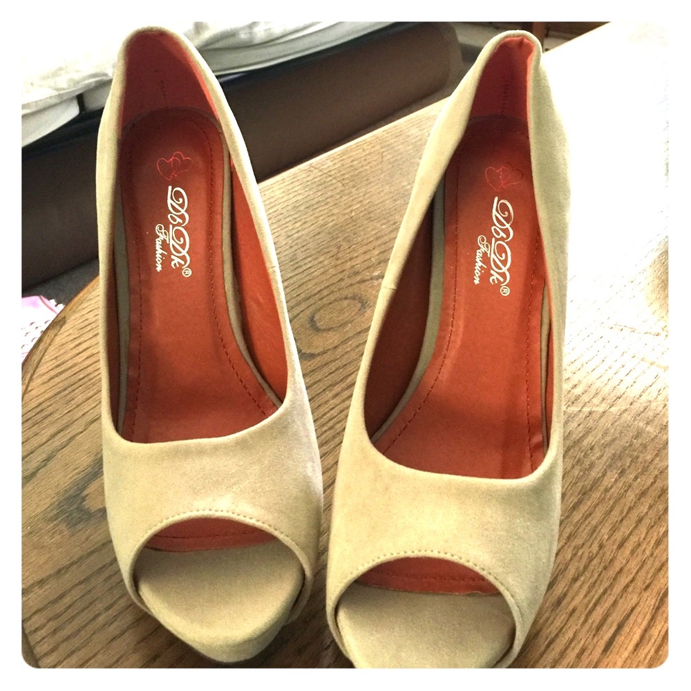 Tan/orange heels