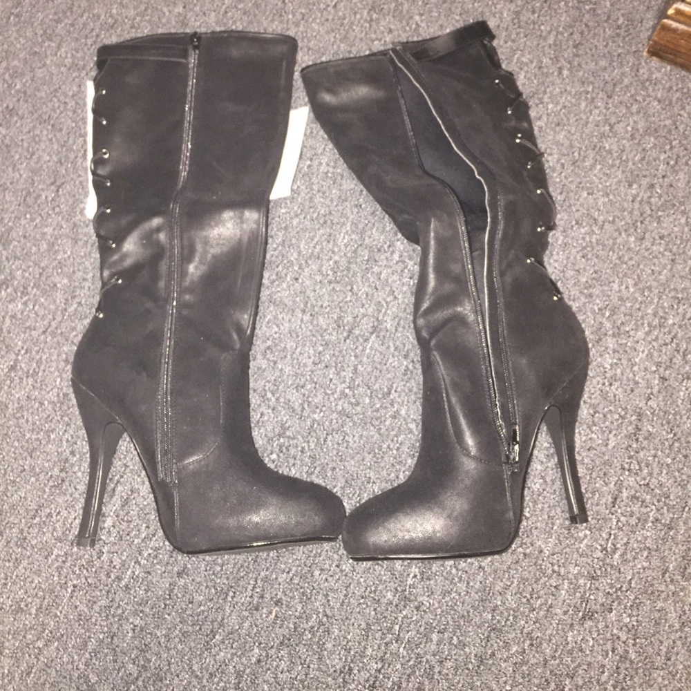 Tall Black boots by Qupid
