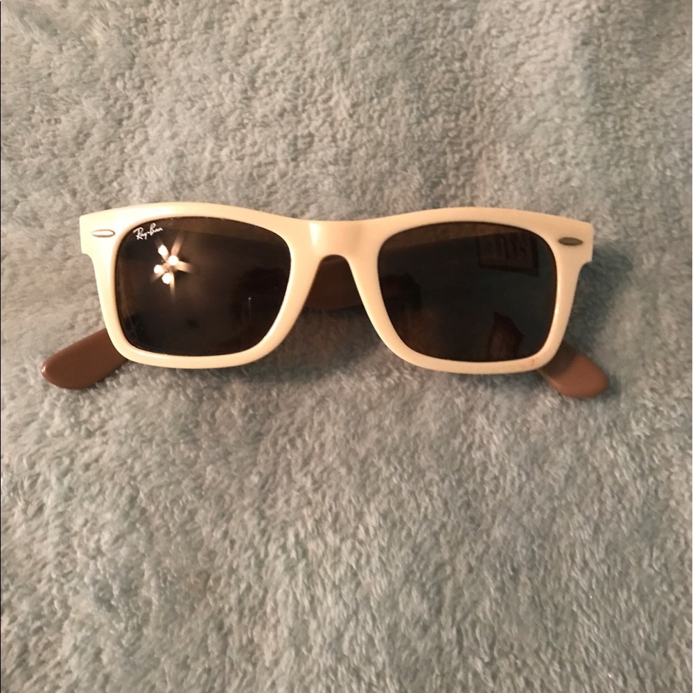 Ray-Ban wayfarer sunglasses