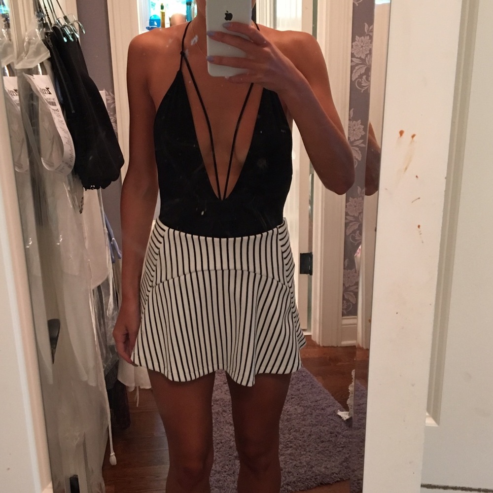Black urban outfitters deep v bodysuit - Picture 1 of 2