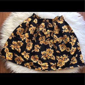 ✨🆕‼️ Forever 21 Floral Circle Skirt✨🌻