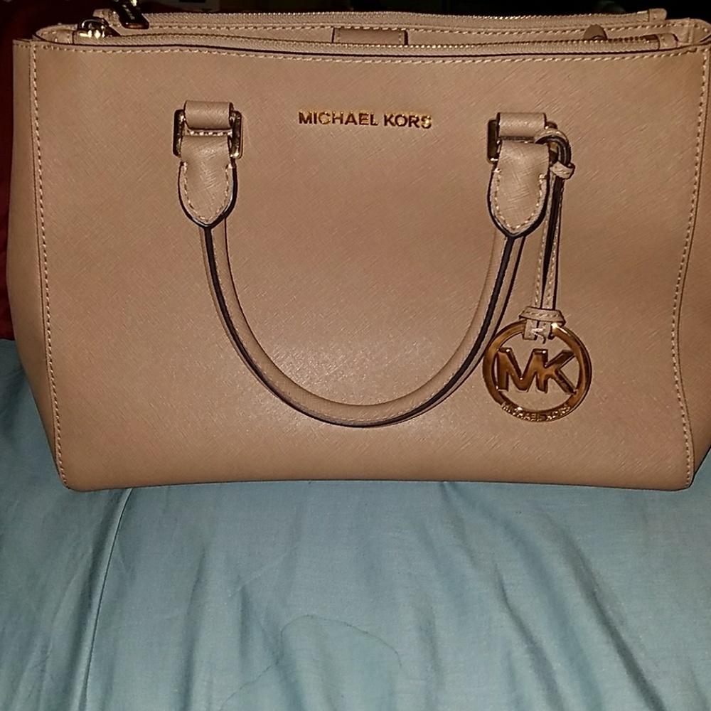 ** SOLD** Michael Kors Sutton handbag