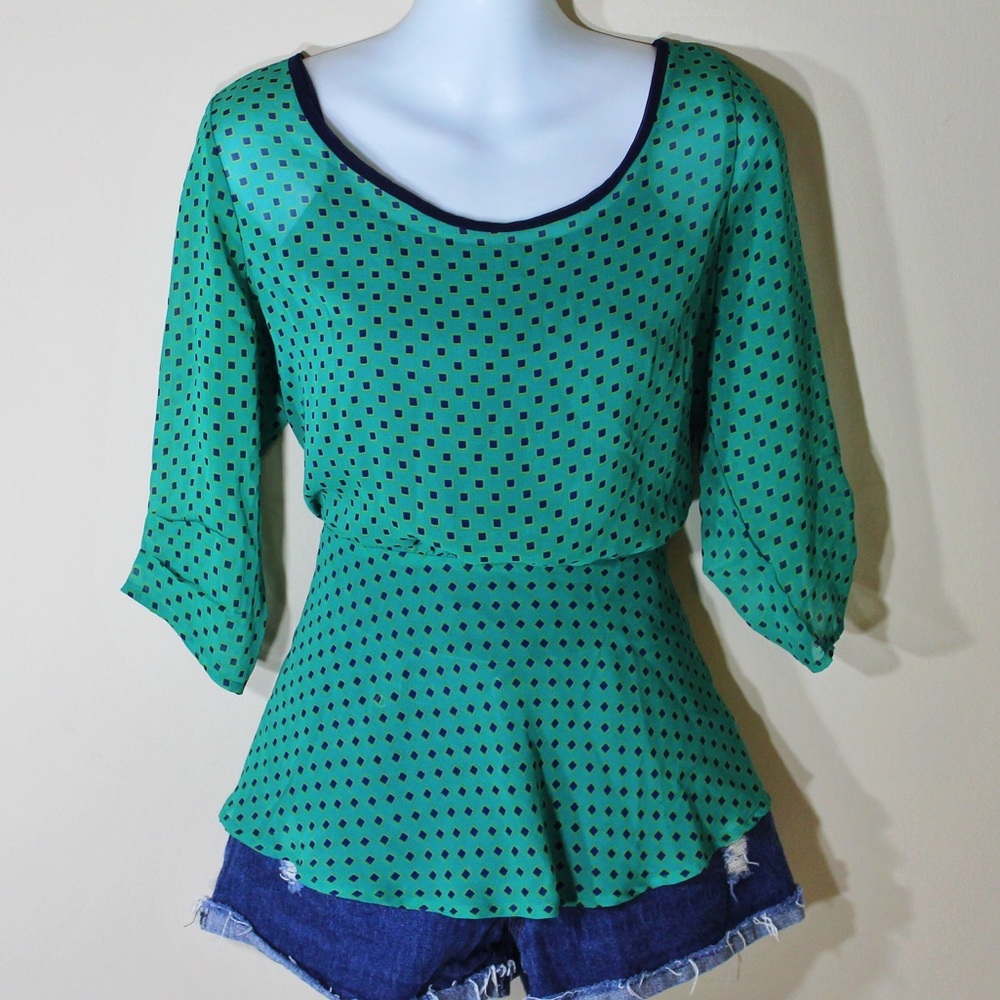 ⭐️🌺🌿NWOT | Off-Shoulder Polka Dot Blouse