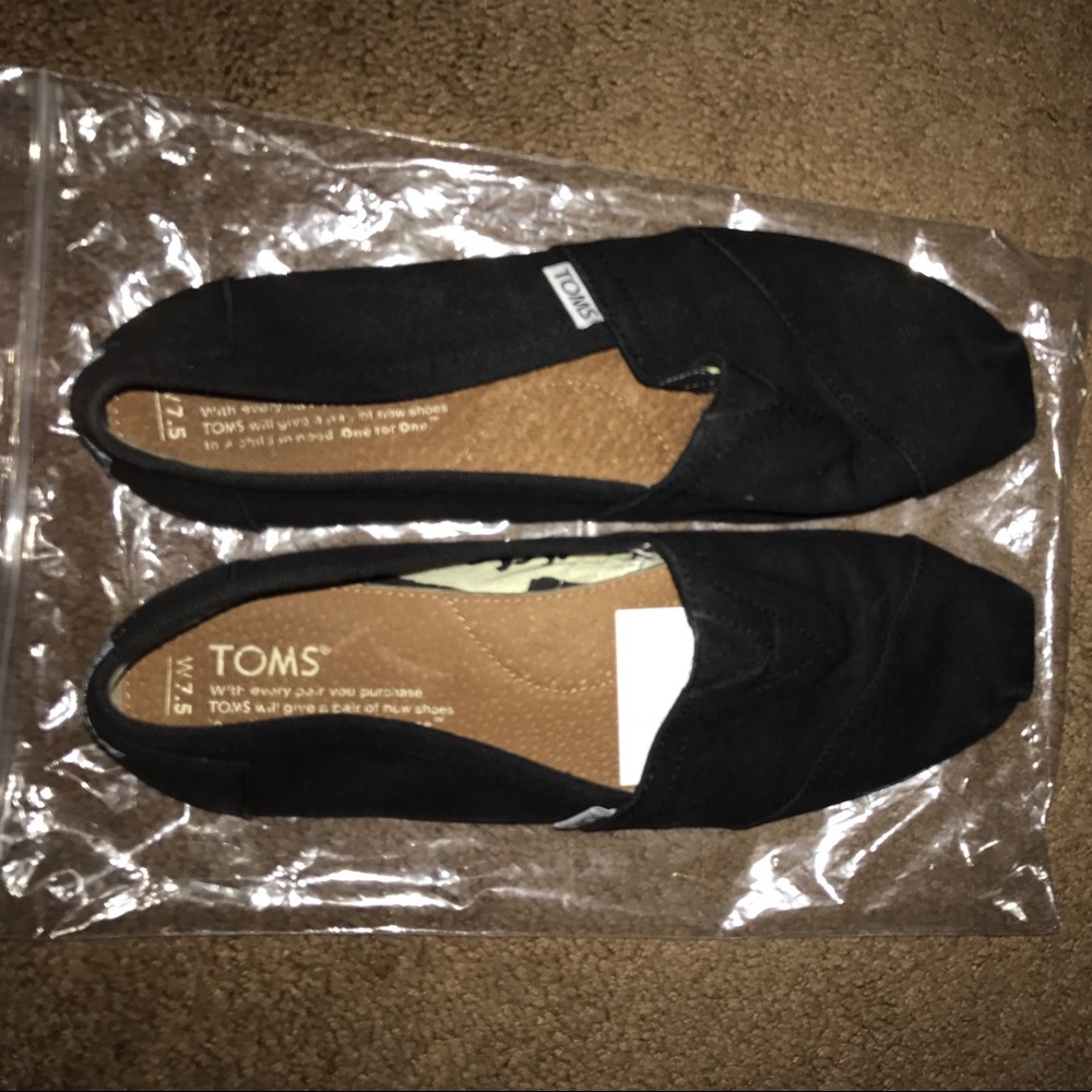 Brand new Black Toms