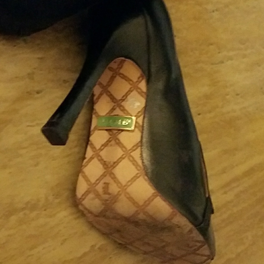 Shoes - Picture 2 of 5
