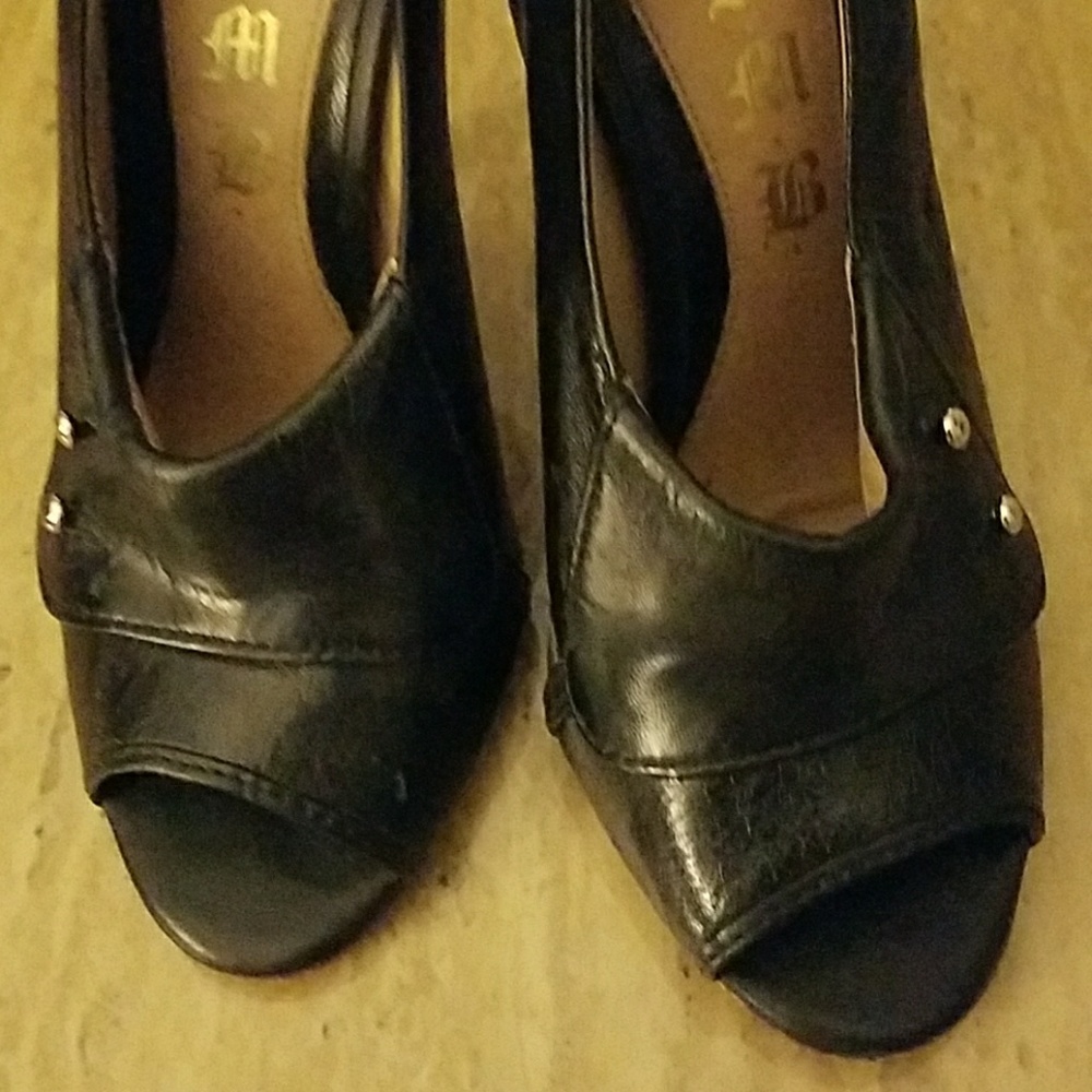 Shoes - Picture 4 of 5