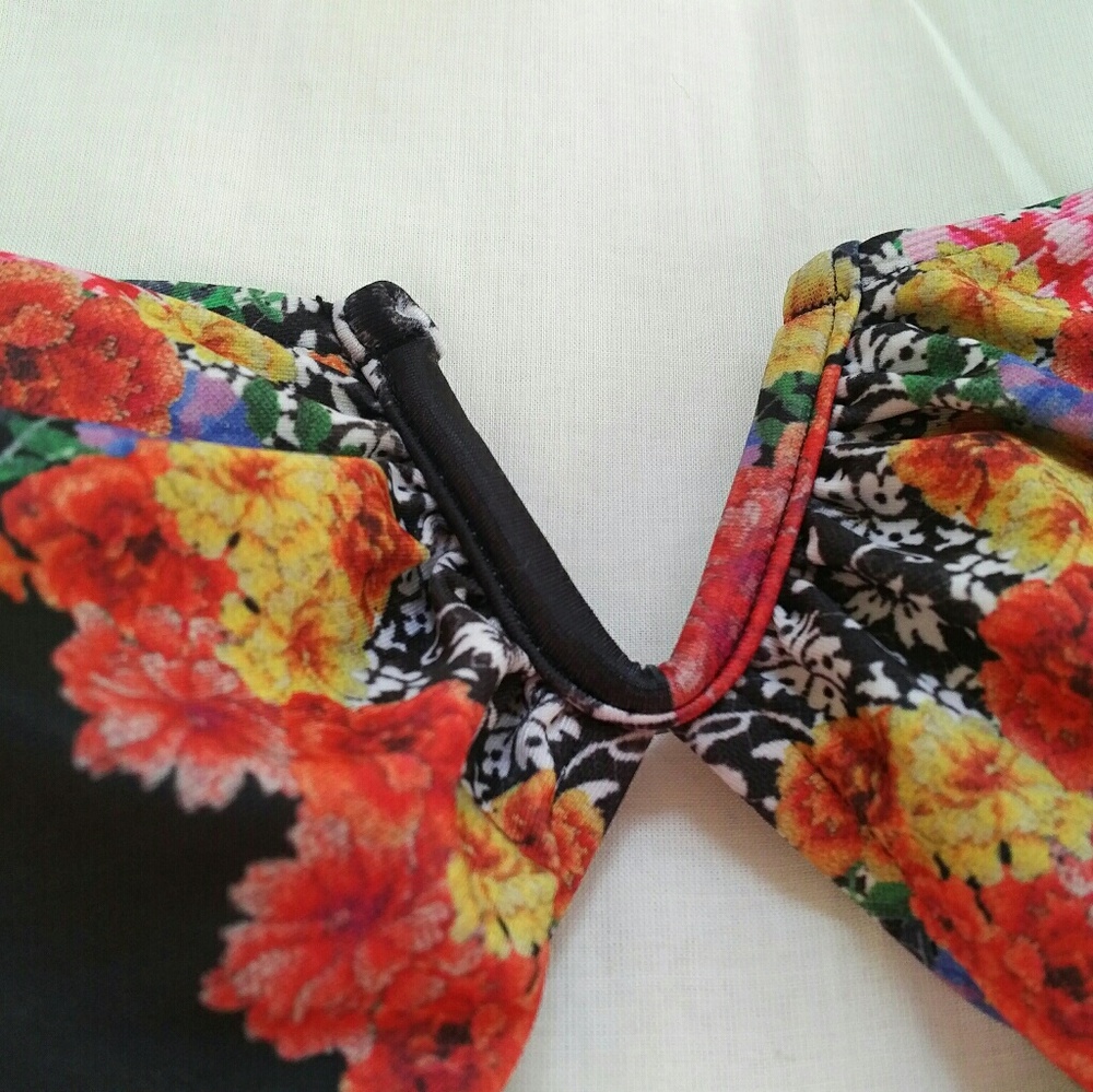 MINKPINK Bikini Top Removable Adjustable Straps - Picture 4 of 7