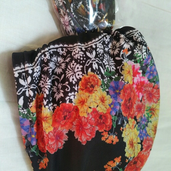 MINKPINK Bikini Top Removable Adjustable Straps - Picture 6 of 7