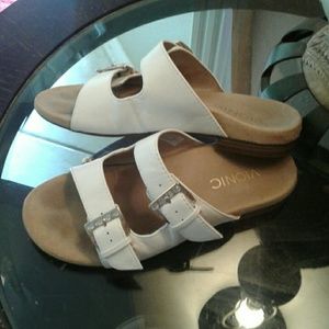 Vionic sandals white size 5