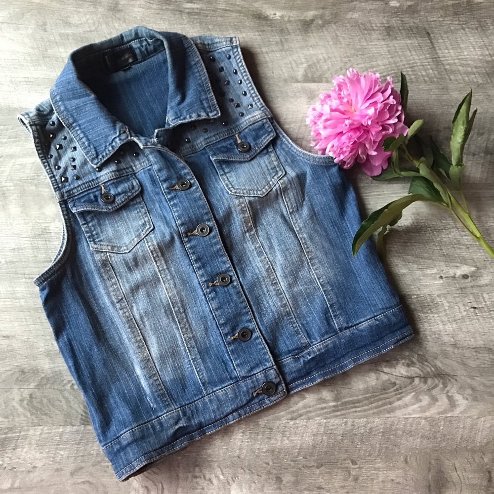 ➳ NWOT Edgy Jean Vest