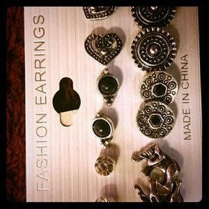 Set of 6 earrings very trendy and fashionable