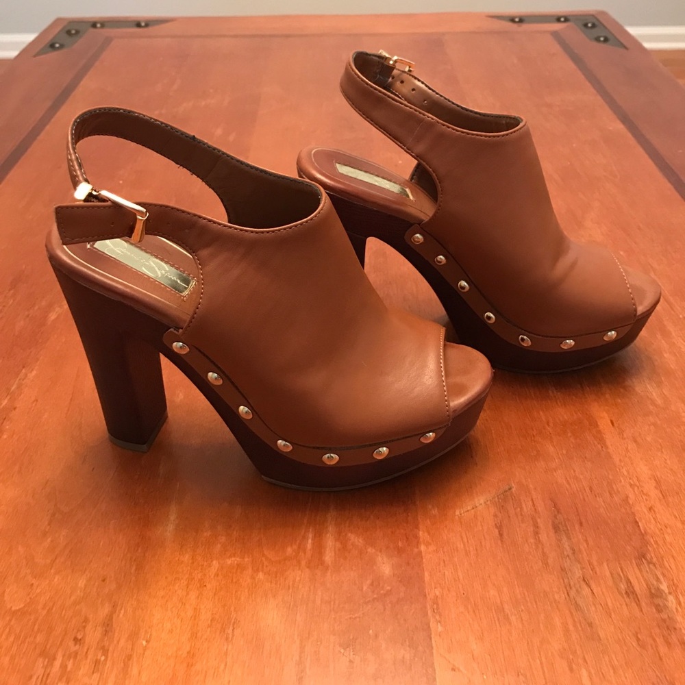 Jessica Simpson platform heals