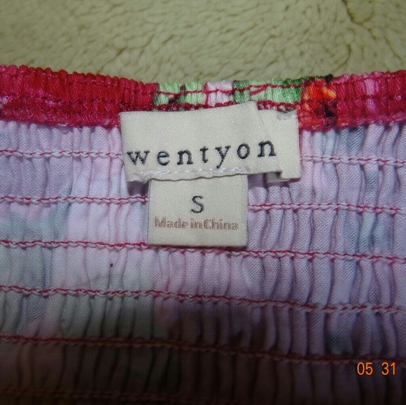 Forever 21 Floral Top - Picture 3 of 4