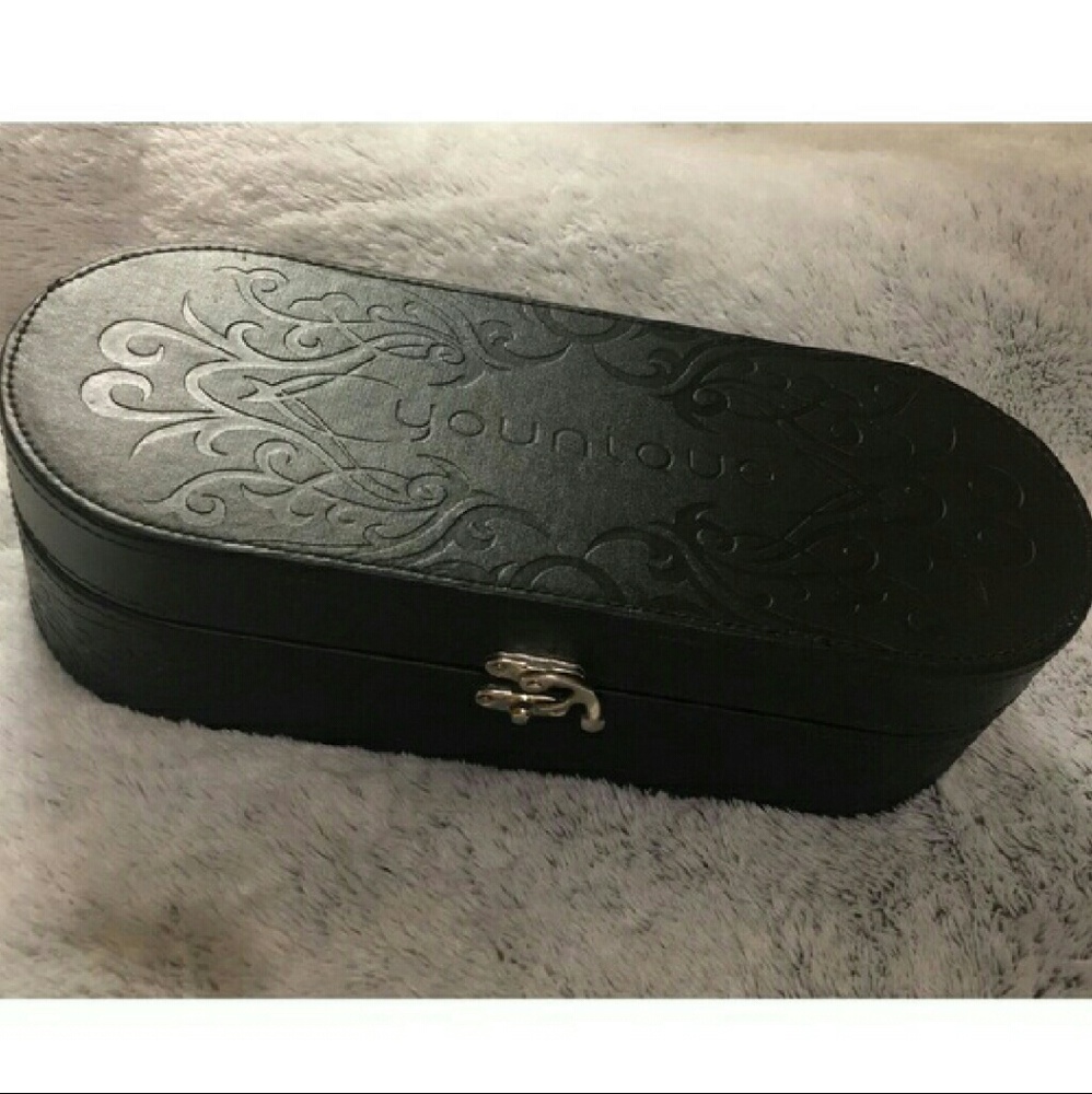 Younique leather box presenter