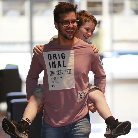 Meet your Posher, Joshua - Picture 1 of 1