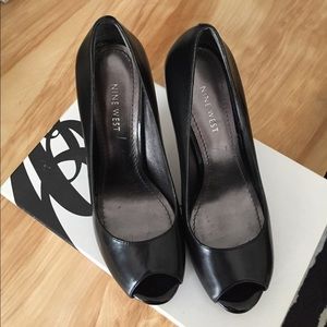 Black peep toe heels: Classic