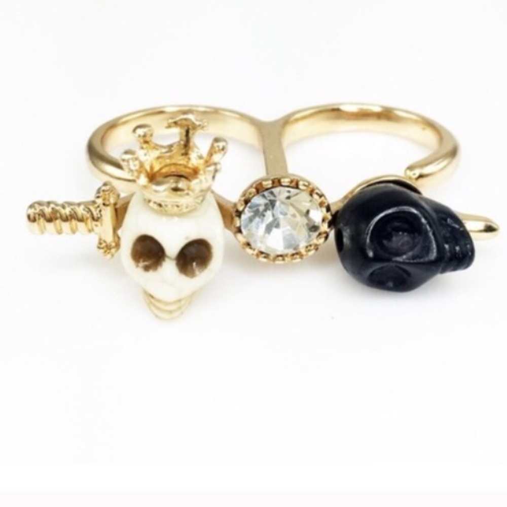 Skull ring
