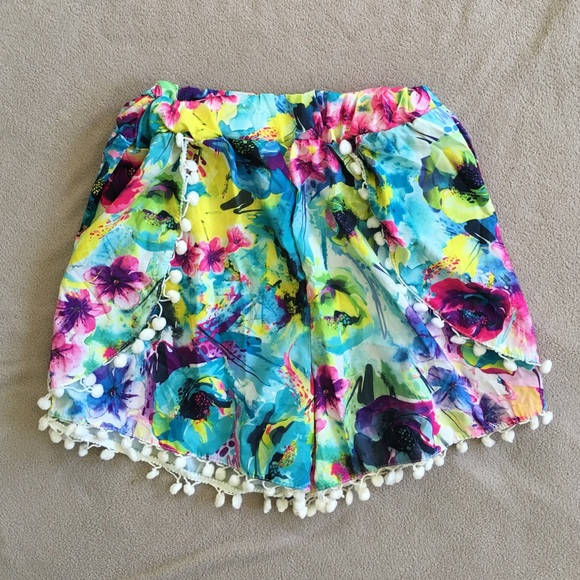 ROMWE Pants - Romwe printed floral tulip shorts blue sz S NEW
