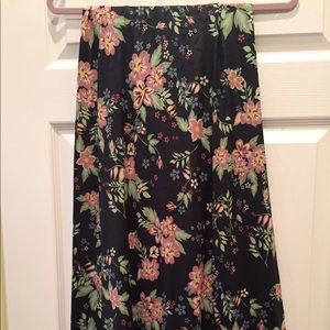 Medium NWT Lularoe Maxi