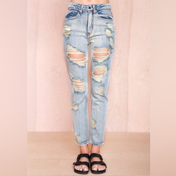 Shredded Boyfriend Jeans - Picture 4 of 8