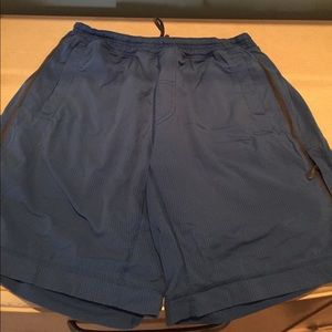 Men's Lululemon Pace breaker 9" shorts size Lg