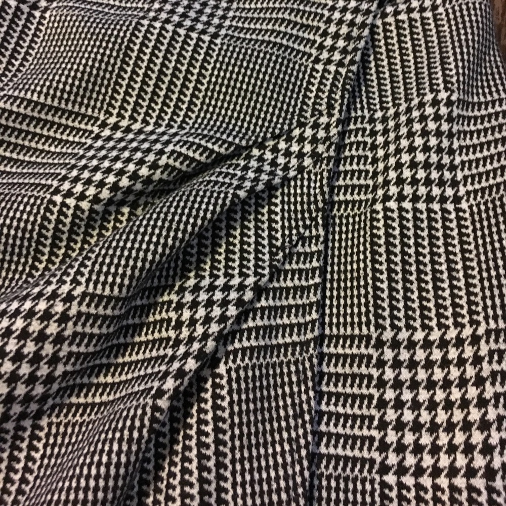 Houndstooth pencil skirt with wrap detail - Picture 2 of 4