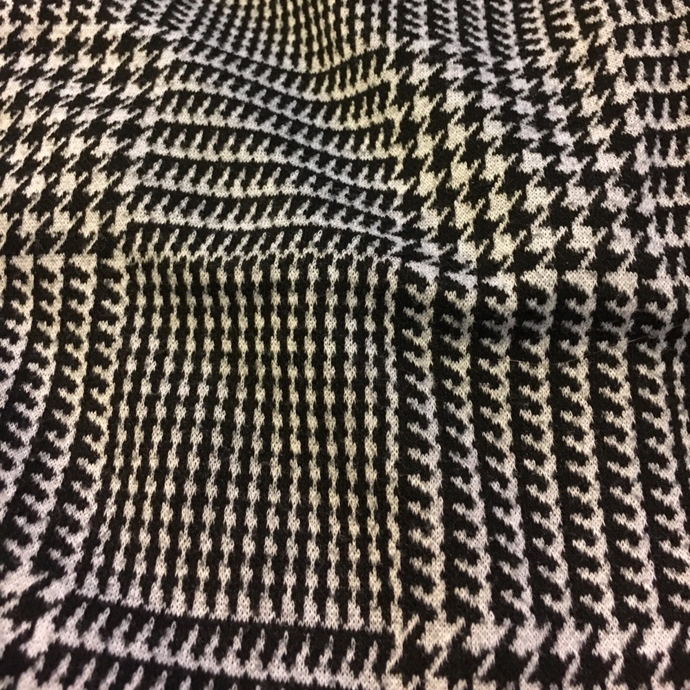 Houndstooth pencil skirt with wrap detail - Picture 3 of 4