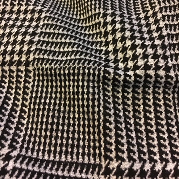 Houndstooth pencil skirt with wrap detail - Picture 3 of 4
