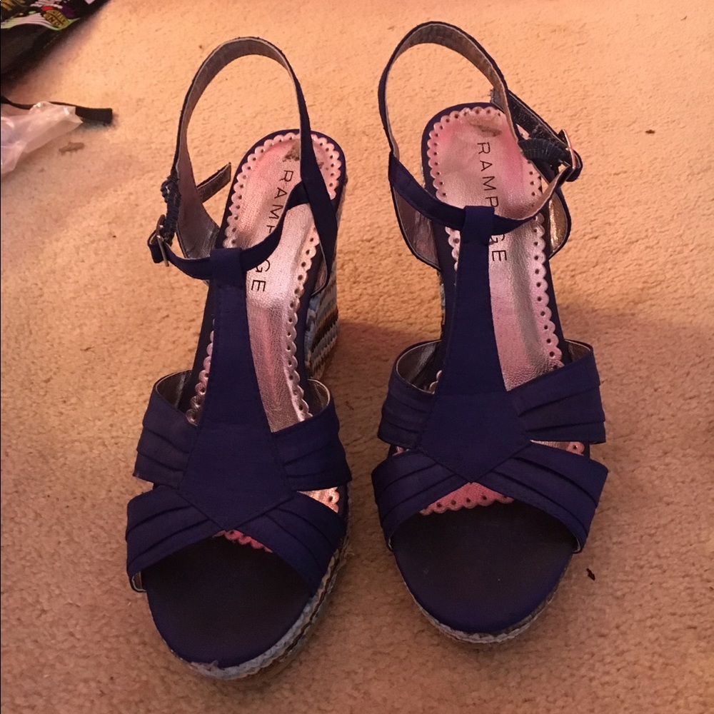 Blue wedges with zig zag