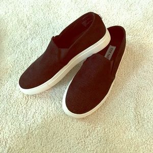 Black Steve Madden slip on shoes