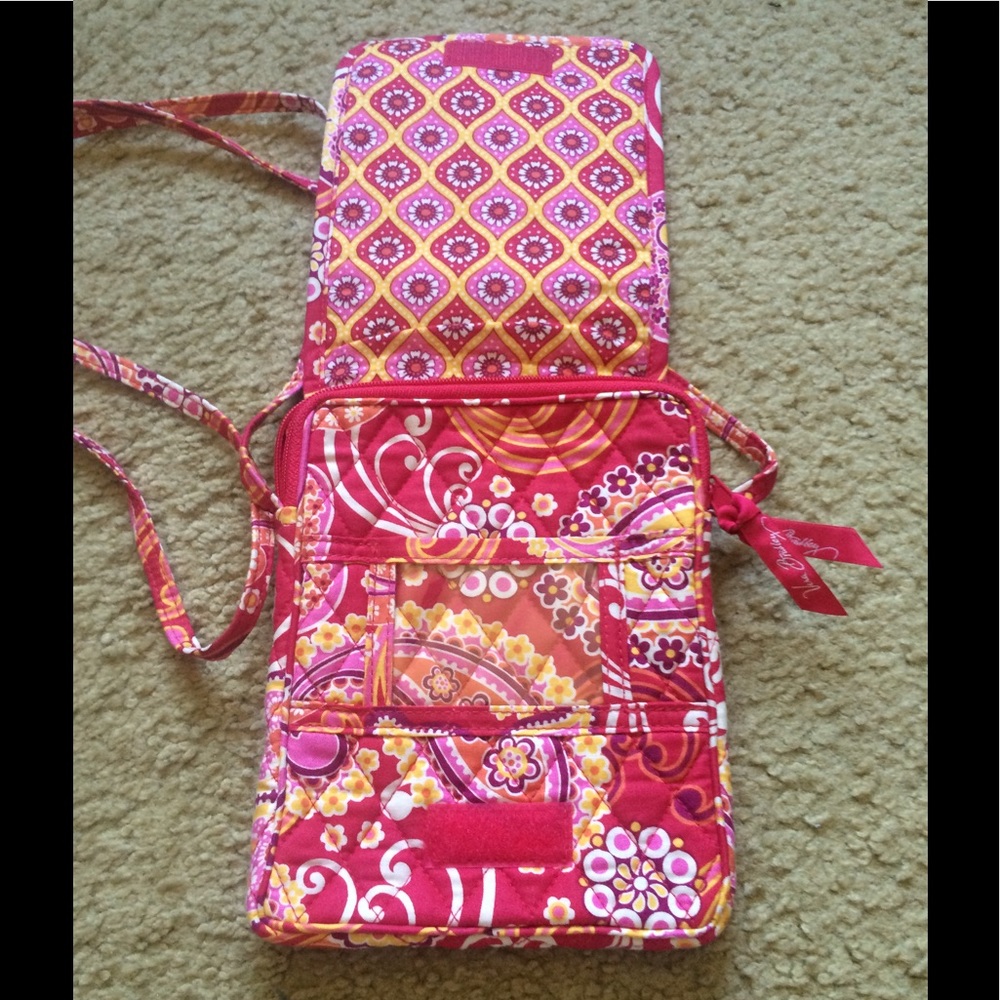 Vera Bradley crossbody in RETIRED Raspberry Fizz💖 - Picture 2 of 5