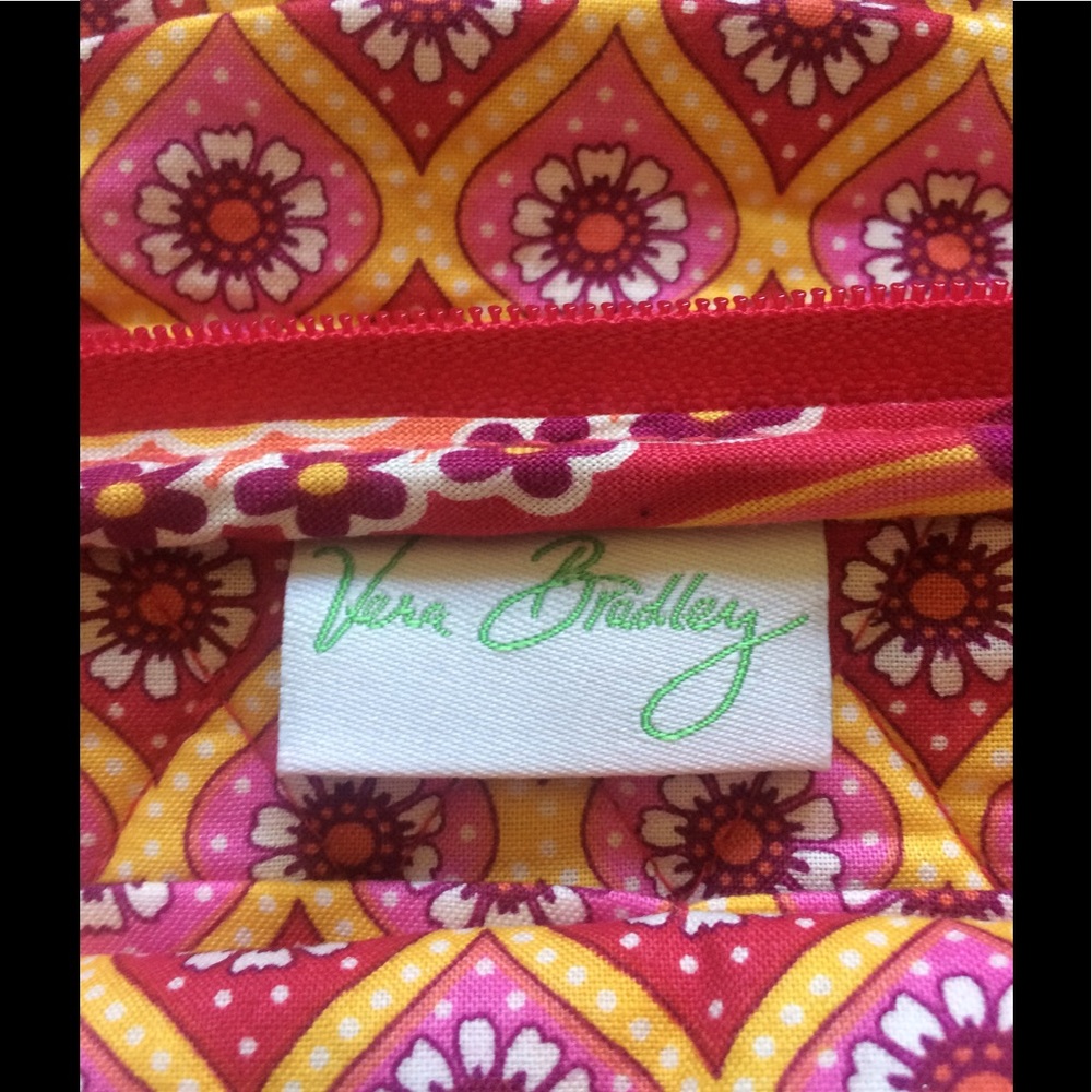 Vera Bradley crossbody in RETIRED Raspberry Fizz💖 - Picture 3 of 5