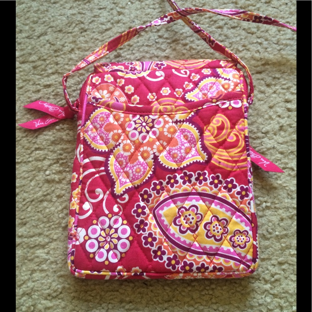 Vera Bradley crossbody in RETIRED Raspberry Fizz💖 - Picture 4 of 5