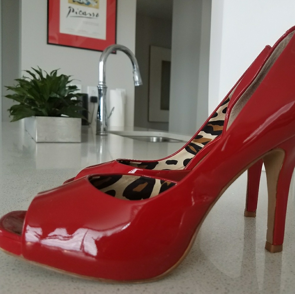Red pateny leather open toed heels