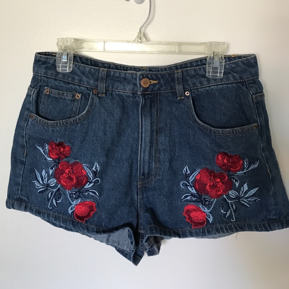 NWT High Waist Embroidered Shorts 🥀