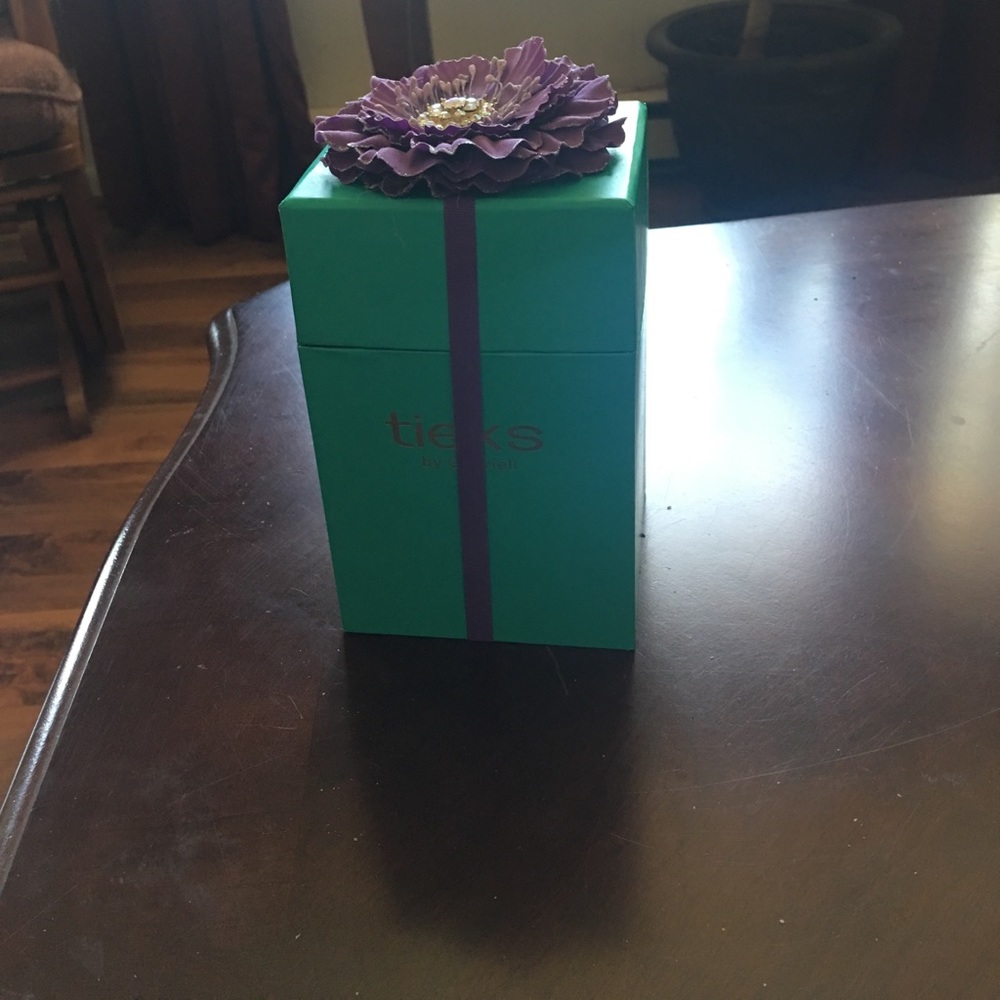 Tieks box with flower (empty)