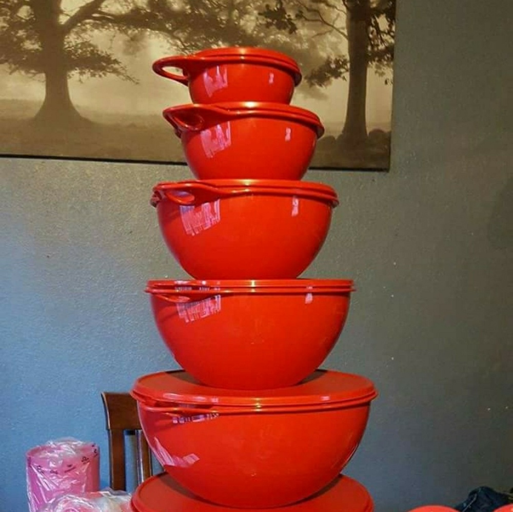 TUPPERWARE