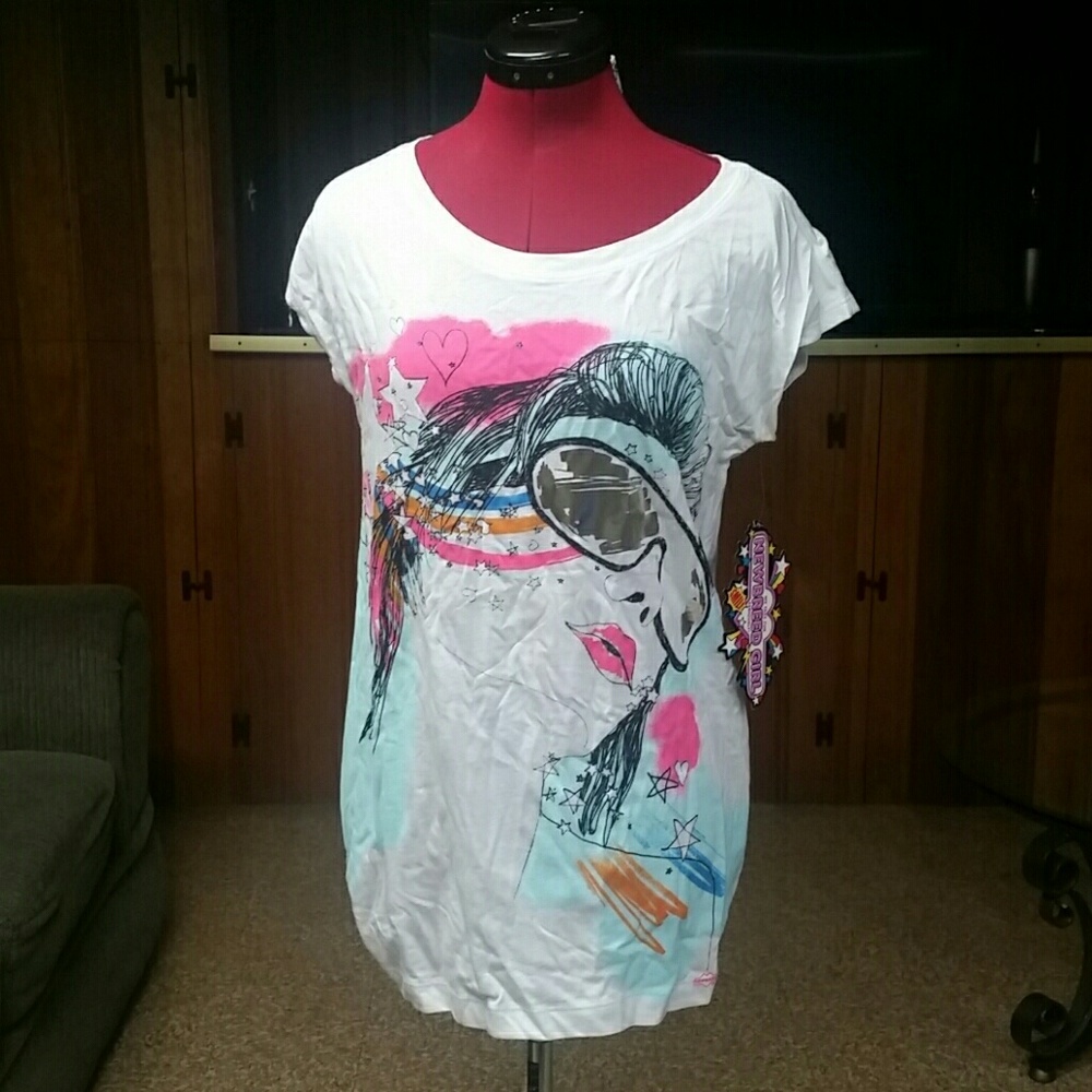 White graphic t shirt