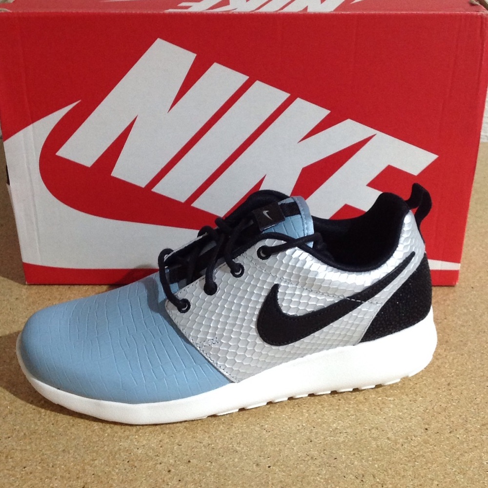 Nike Women's Roshe One LX