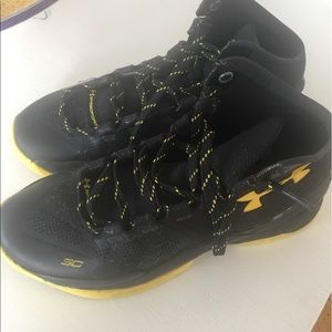 Under Armour Steph Curry Boys size 7.5