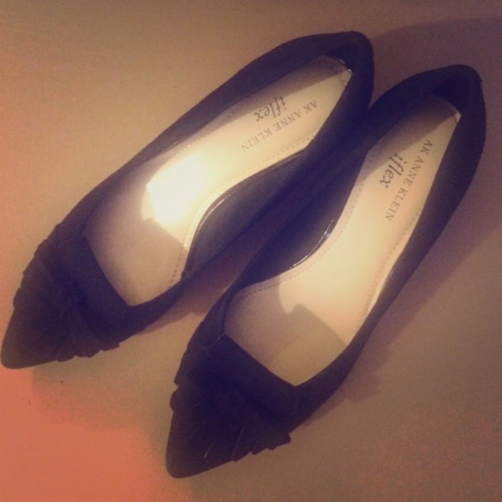 NWOT Anne Klein iFlex suede Kitten heels