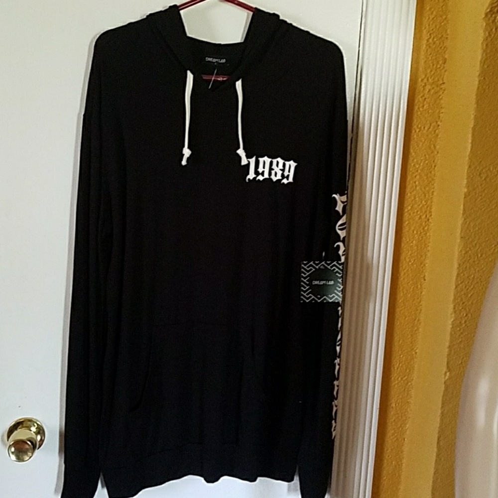 Black wooded pullover jacket