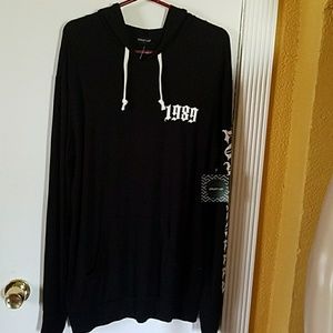 Black wooded pullover jacket