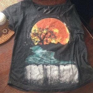 Len Graphic T-shirt.