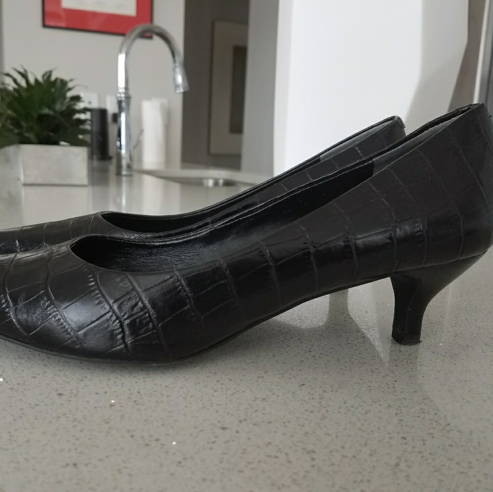 Nine West Black alligator low heels