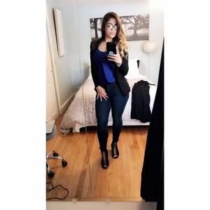 Meet your Posher, Larissa