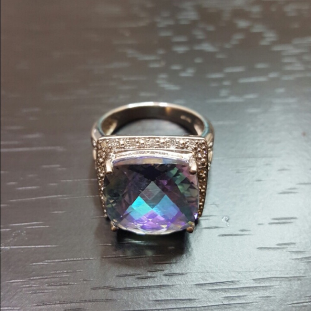 Beautiful Ring nice for gift or present w/ papers